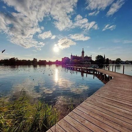 Zentrale Ferienwohnung - Direkt Am See Und Schloss Schwerin  Exterior foto