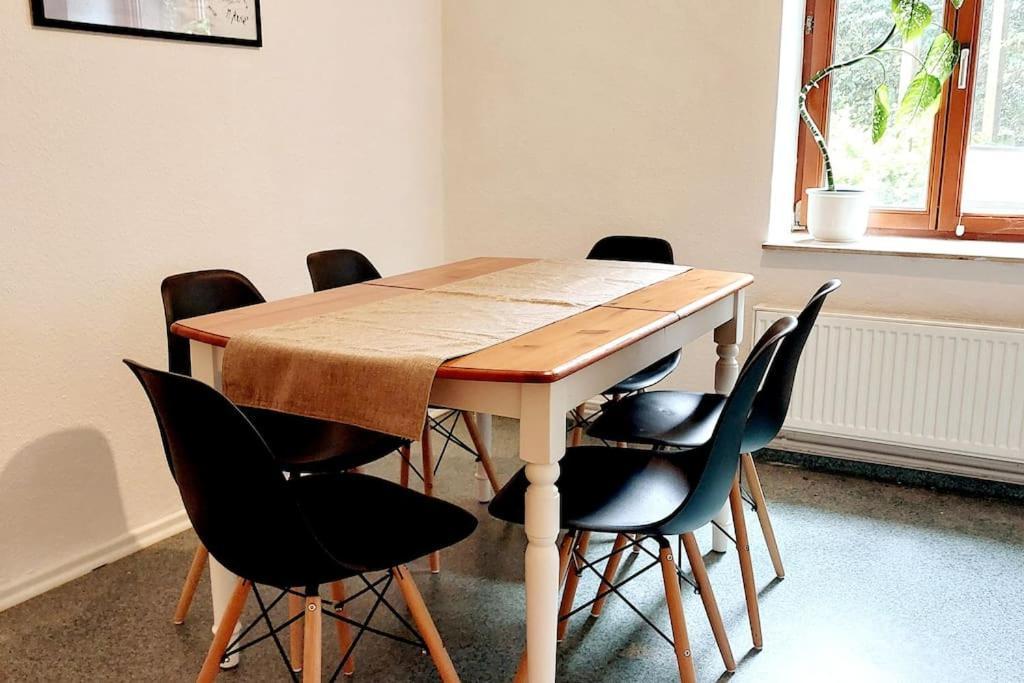 Zentrale Ferienwohnung - Direkt Am See Und Schloss Schwerin  Exterior foto